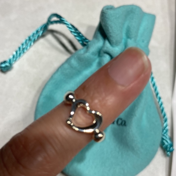 Tiffany & Co.Elsa peretti Open Heart Ring +pouch box Authentic size4.⭐️⭐️⭐️⭐️ - Picture 16 of 17